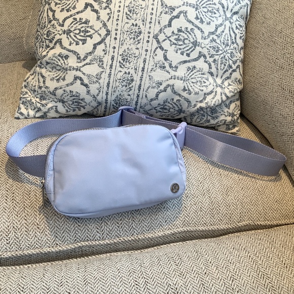 NWT PASTEL BLUE Lululemon Everywhere Belt Bag with Metal Hardware Zipper - Picture 1 of 11